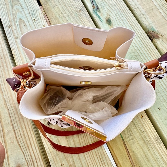 Fashionable White and Brown PU Leather Women's Shoulder Bag NWOT - Picture 4 of 6